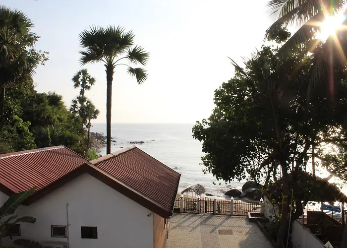 Clara'S Beach Inn